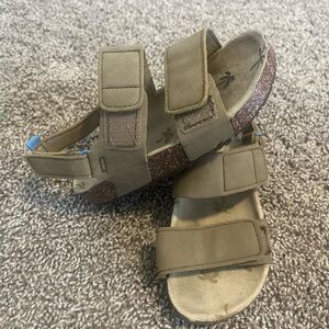 Kids Sandals in Olive Green/Tan Size 10
